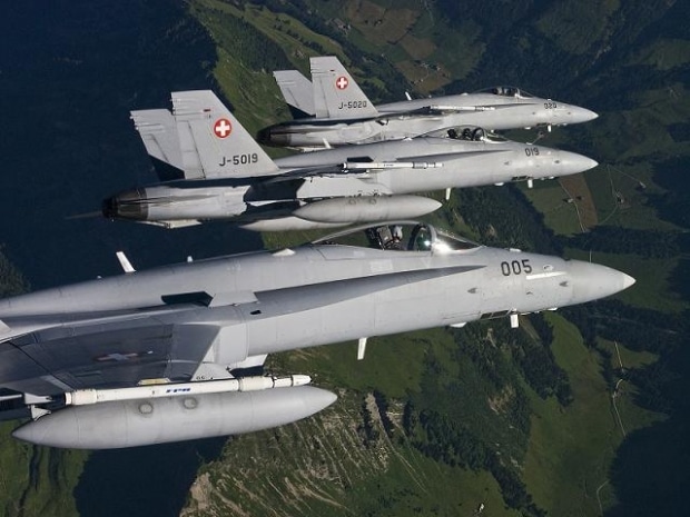 La confederation helvetique emploit des F18 hornet et des F5 Tiger pour proteger son espace aerien Actualités Défense | Aviation de chasse | Budgets des armées et effort de Défense