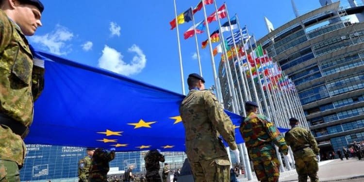 Des Eurobonds Défense pour moderniser les armées européennes, proposés par Kaja Kallas