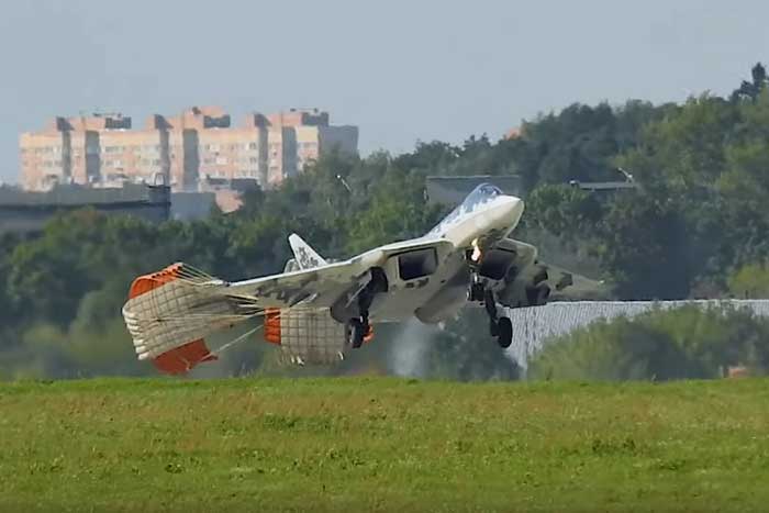 Su57 atterrissage court Actualités Défense | Aviation de chasse | Construction aéronautique militaire