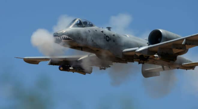 A10 Thunderbolt Aviation d'entrainement et d'attaque | Analyses Défense | Construction aéronautique militaire