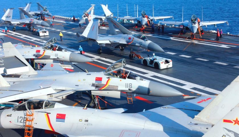 J 15 sur le pont du liaoning Actualités Défense | Constructions Navales militaires | Guerre de Haute Intensité