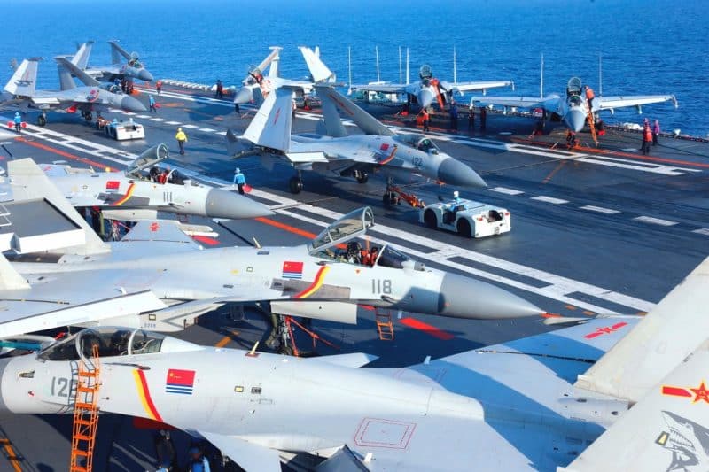 J 15 sur le pont du liaoning e1625492540800 Analyses Défense | Drones de combat | Drones et Robotique militaires