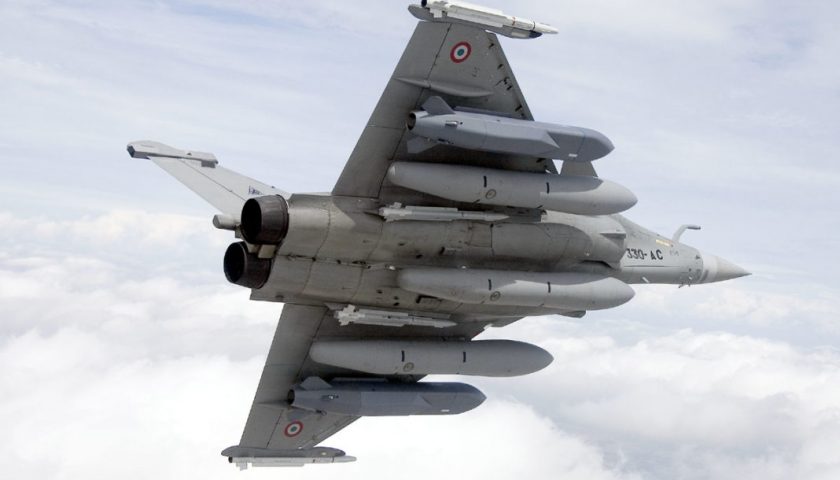 Rafale.SCALP EG AdlA 1068x710 Analyses Défense | Aviation de chasse | Avions Ravitailleurs