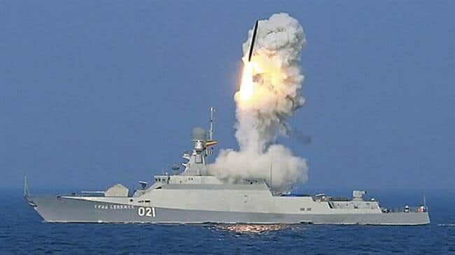 Tir dun missile de croisiere Kalibr a partir dune corvette de la Marine russe Actualités Défense | Aviation de chasse | Conflit Syrien
