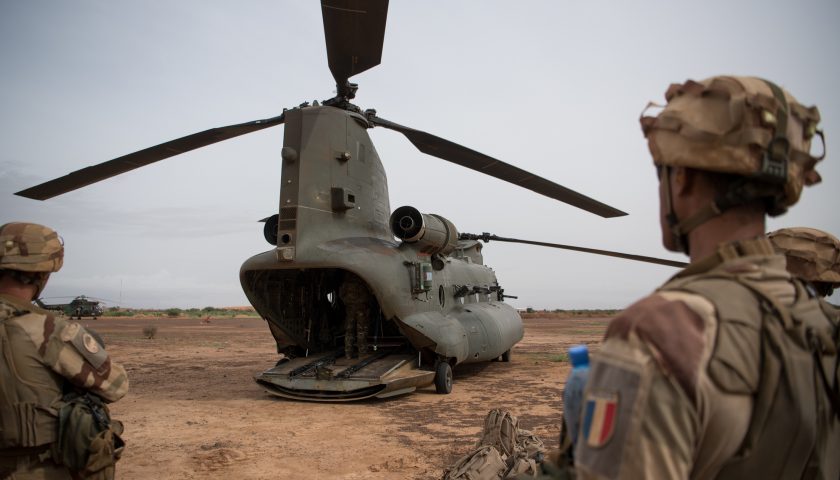 Les forces armées françaises font appels aux CH-47 chinook de la Royal air Force au Mali