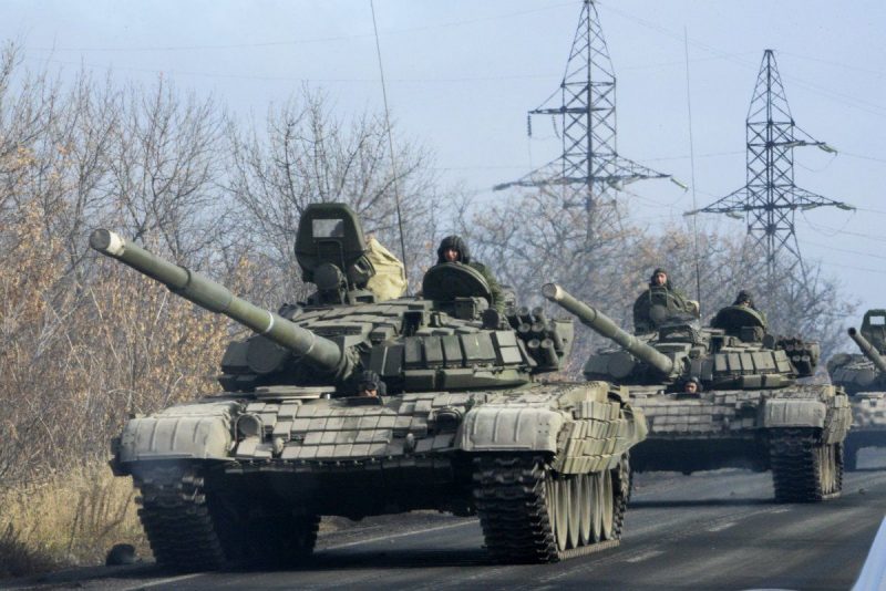 russian tanks to crimea e1617793172485 Actualités Défense | Alliances militaires | Conflit dans le Donbass