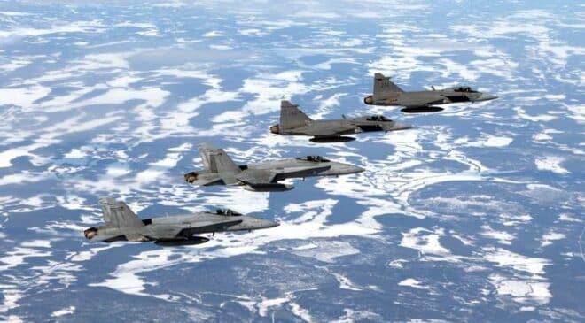 Finnish Hornets Swedish Gripens train together2