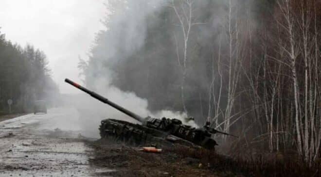 guerre en ukraine char russe détruit