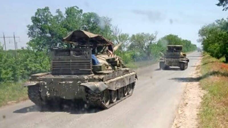 T 62s in Kherson with cage armor e1654600415541