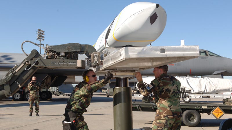 CHAMP Project Analyses Défense | Armes à Impulsion Électromagnétique EMP | Aviation de chasse