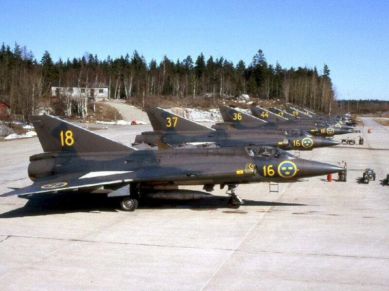 Saab J 35A 01 Alliances militaires | Analyses Défense | Aviation de chasse