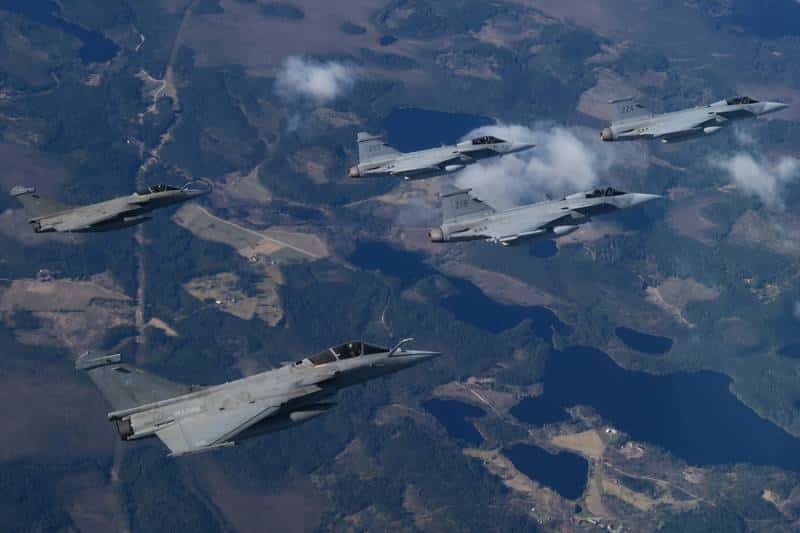 swedish gripens french rafales train together1 Alliances militaires | Analyses Défense | Aviation de chasse
