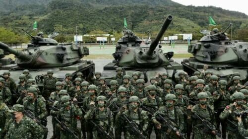 Taiwan tanks and military personnel e1672237776860 Pentagone US