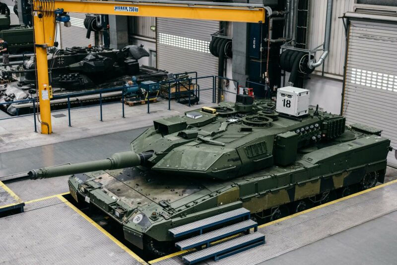 KMW Leopard2 factory e1683202464684 Modernisation Retrofit équipements de défense | Alliances militaires | Analyses Défense