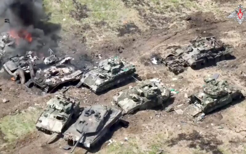 chars perdus en Ukraine - Leopard 2 et M2 bradley ukrainiens