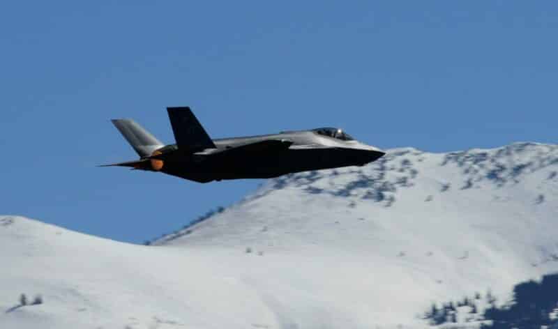 f35 snow scaled 1 e1688051580896 Offset et compensations industrielles défense | Aviation de chasse | Belgique