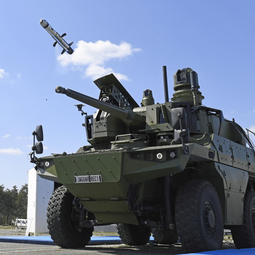 EBRC Jaguar firing MMP AKERON MP Actualités Défense | Chaine logistique militaire | Drones et Robotique militaires