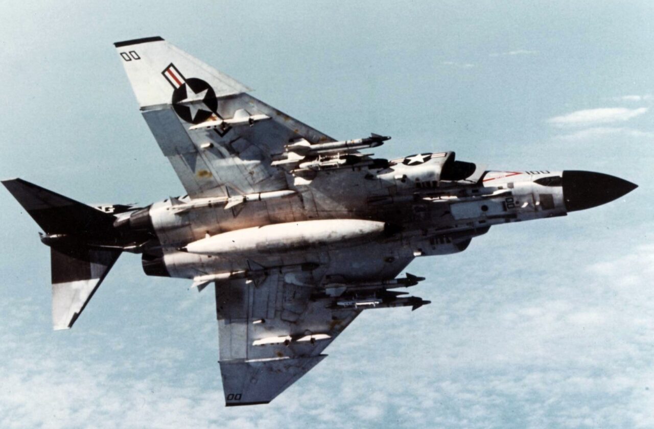 F 4J VF 96 Showtime 100 armed from below Système de défense antiaérienne | Allemagne | Analyses Défense