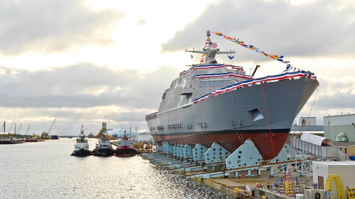 إطلاق LCS رقم 7 حوض بناء السفن USS Detroit Marinette